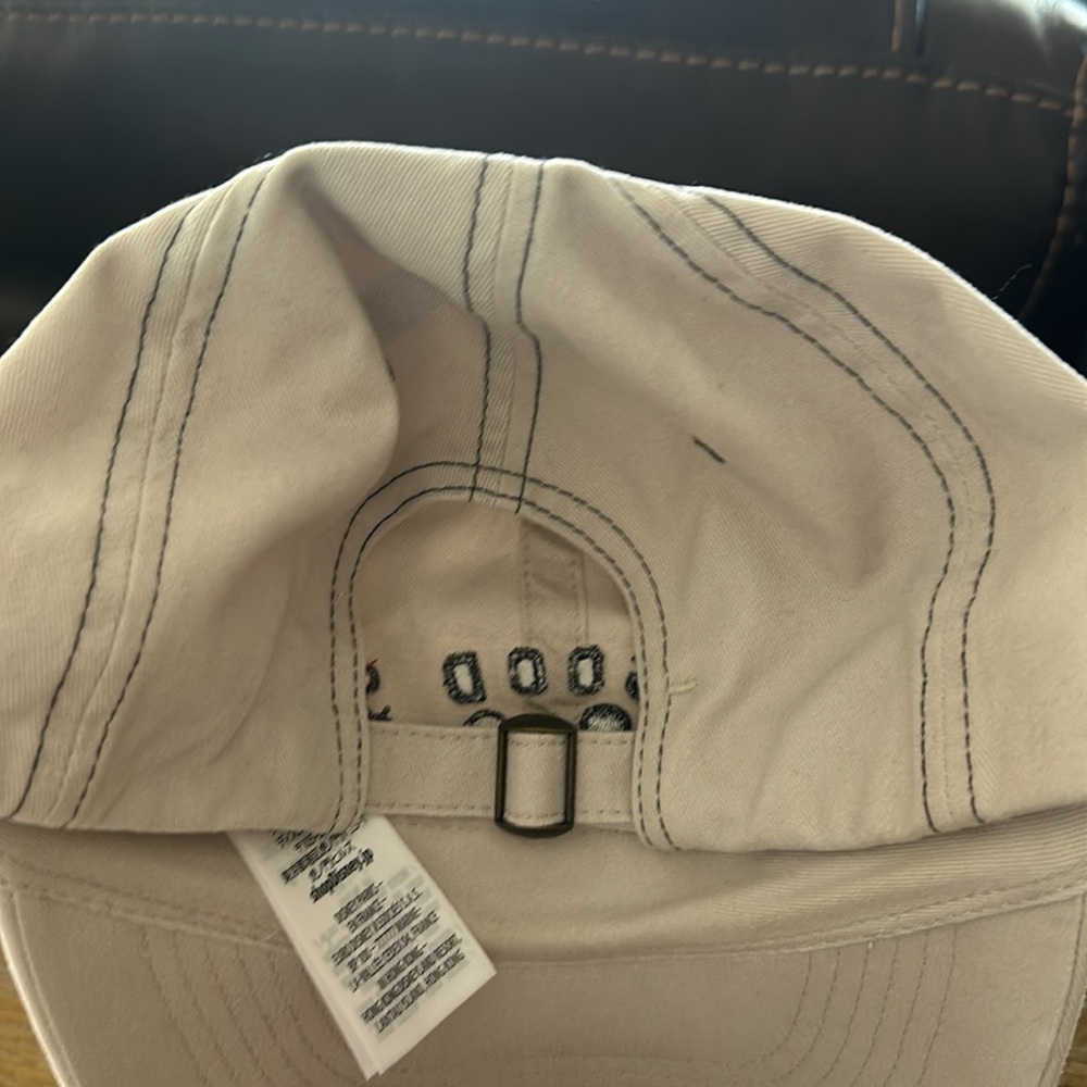 Disney hat - Picture 2 of 2
